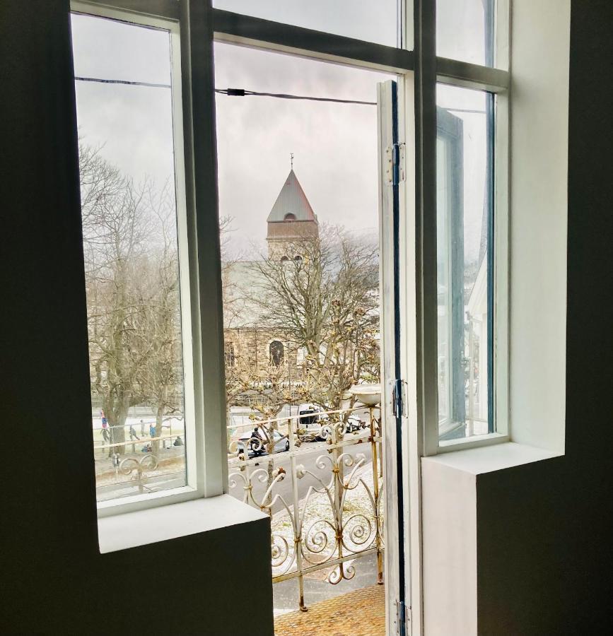 Downtown Historical House With Renovated Apartments Alesund Bagian luar foto